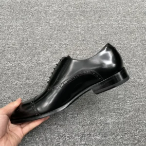 Unknown brand black oxford dress shoe black leather with brogue detailing and cap toe design