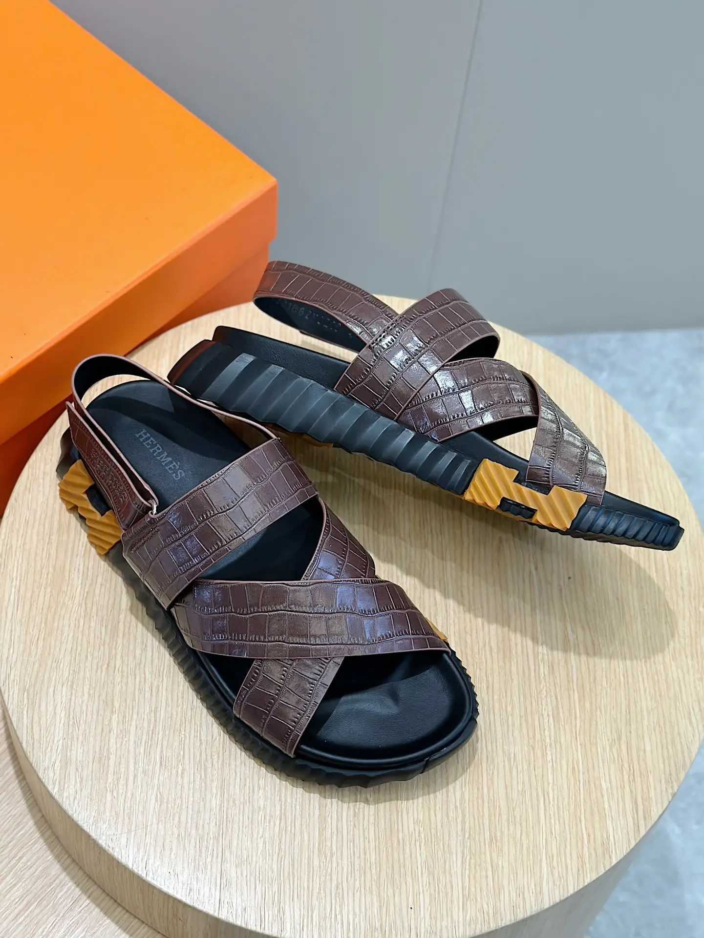 Hermès sandal Croco Design brown leather black sole and yellow rubber grip footwear