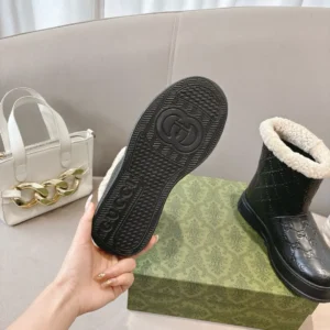 Gucci winter boots black leather with GG embossed pattern and white shearling lining winter footwear