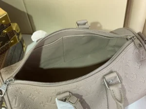 Louis Vuitton Speedy 30 M48813 white monogram leather handbag with silver zipper and handles