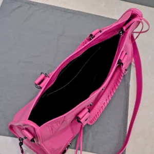 Balenciaga Classic City Medium 183226 Pink soft leather shoulder bag with top zipper closure