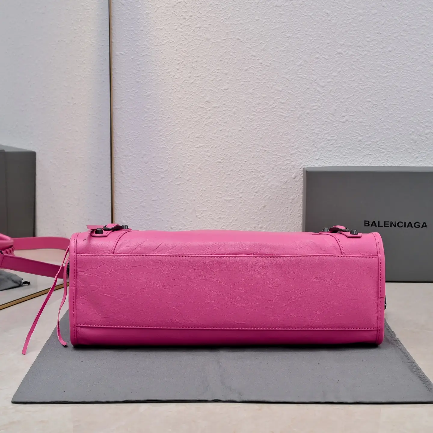 Balenciaga Hourglass XS 550646 pink leather shoulder bag with top handle and adjustable strap