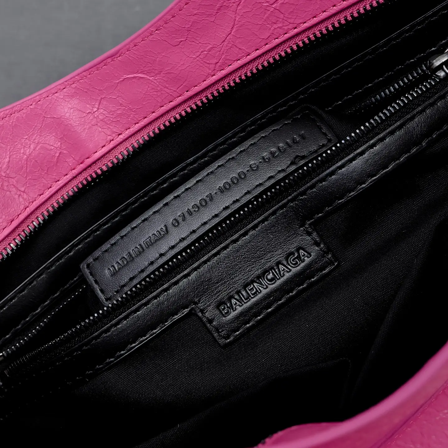 Balenciaga bag model 6713907-1000-6-526141 pink leather medium size interior zipper and logo patch