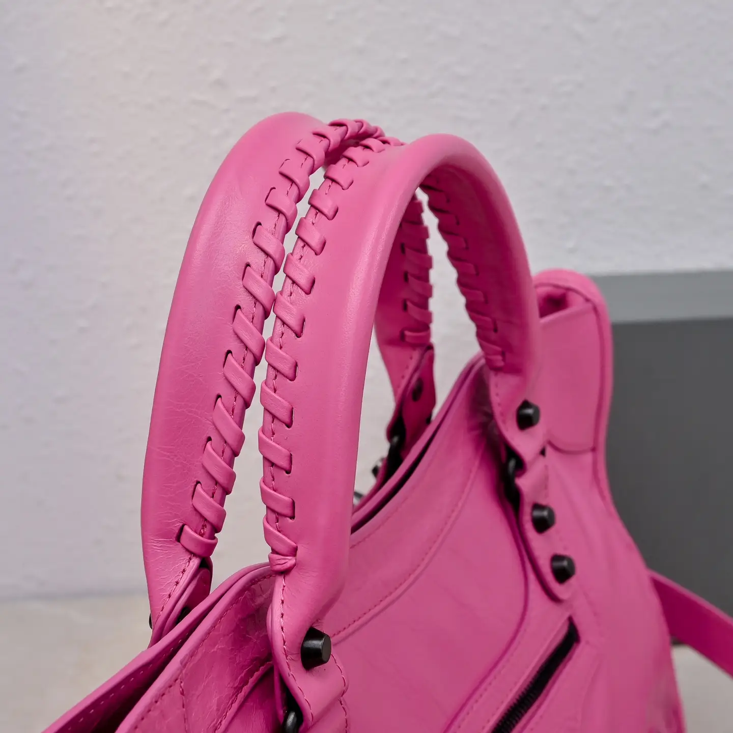 Balenciaga Classic City bag medium 183222 pink lambskin leather with woven handles and black hardware