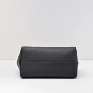 Hermès Toiletry Kit 26 black grained leather cosmetic bag bottom view