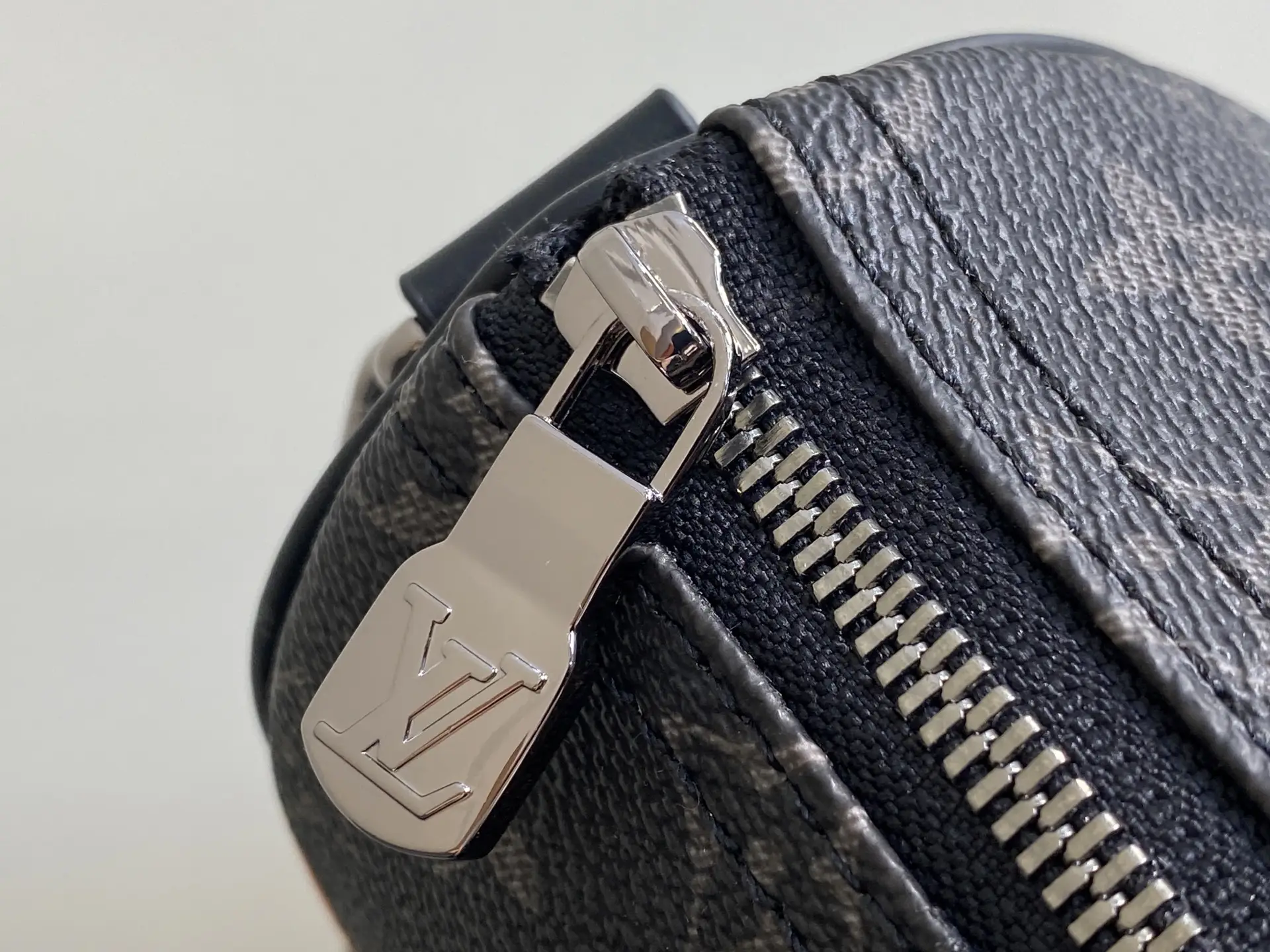 Louis Vuitton Keepall 55 M41414 monogram canvas duffle bag black leather zipper pull detail