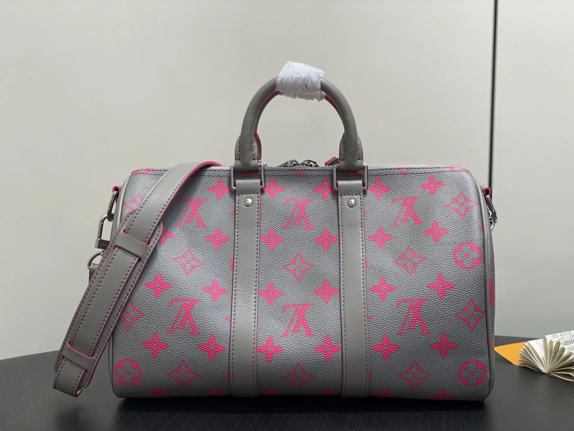 Louis Vuitton Speedy 30 M45866 grey pink monogram canvas duffle bag leather trim