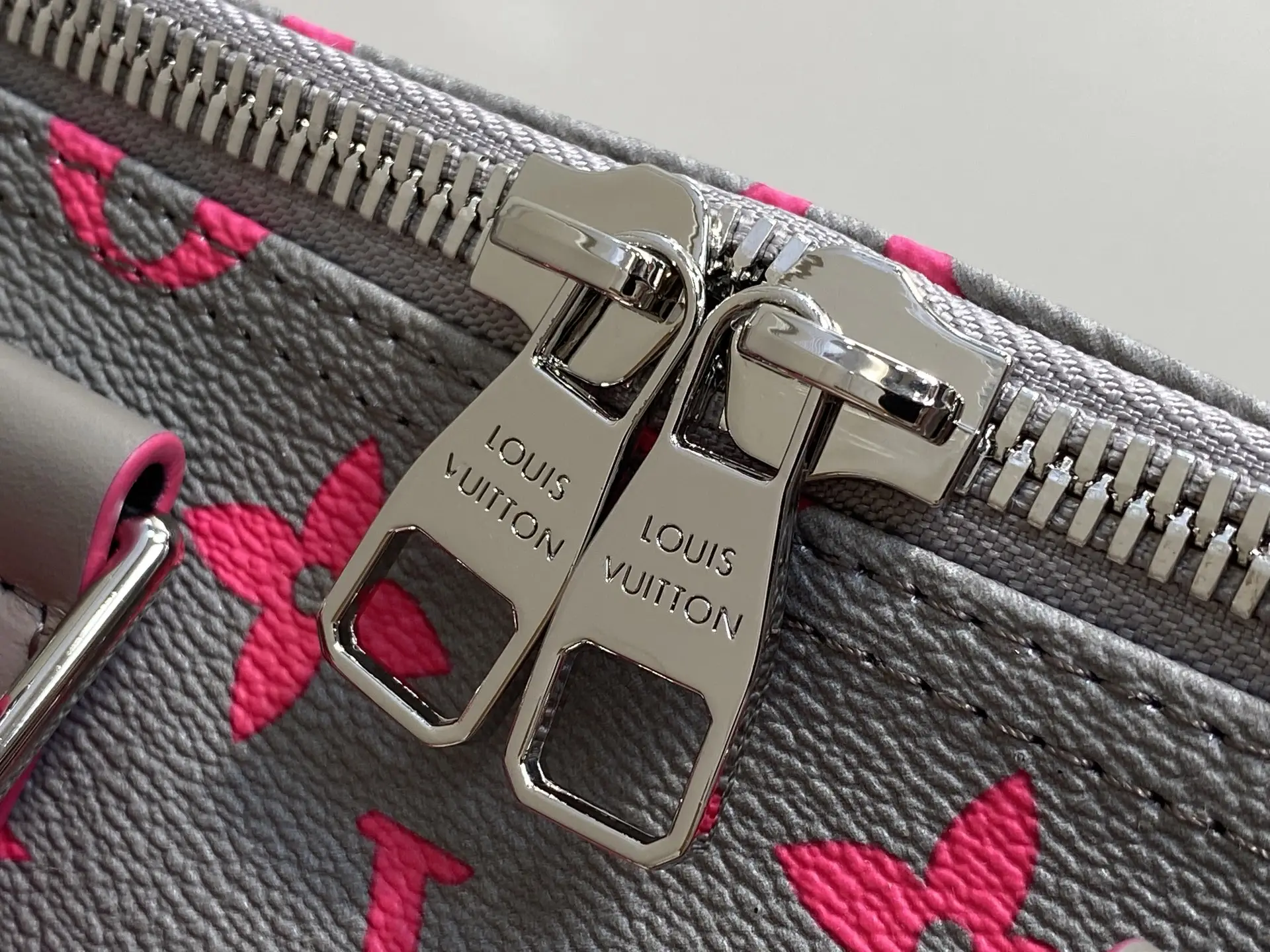 Louis Vuitton bag zipper pulls silver metal on grey monogram canvas with pink floral pattern leather trim