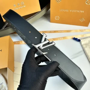 L0UIS VUITT0N Donkey Men's Belt in black leather with silver hardware, displayed in a luxury packaging setting, emphasizing quality and style for replica fashion accessories.