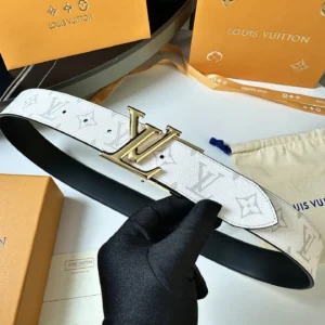 L0UIS VUITT0N Donkey Men's Belt featuring a classic canvas design with gold-tone logo buckle, displayed on a black background with branded packaging.