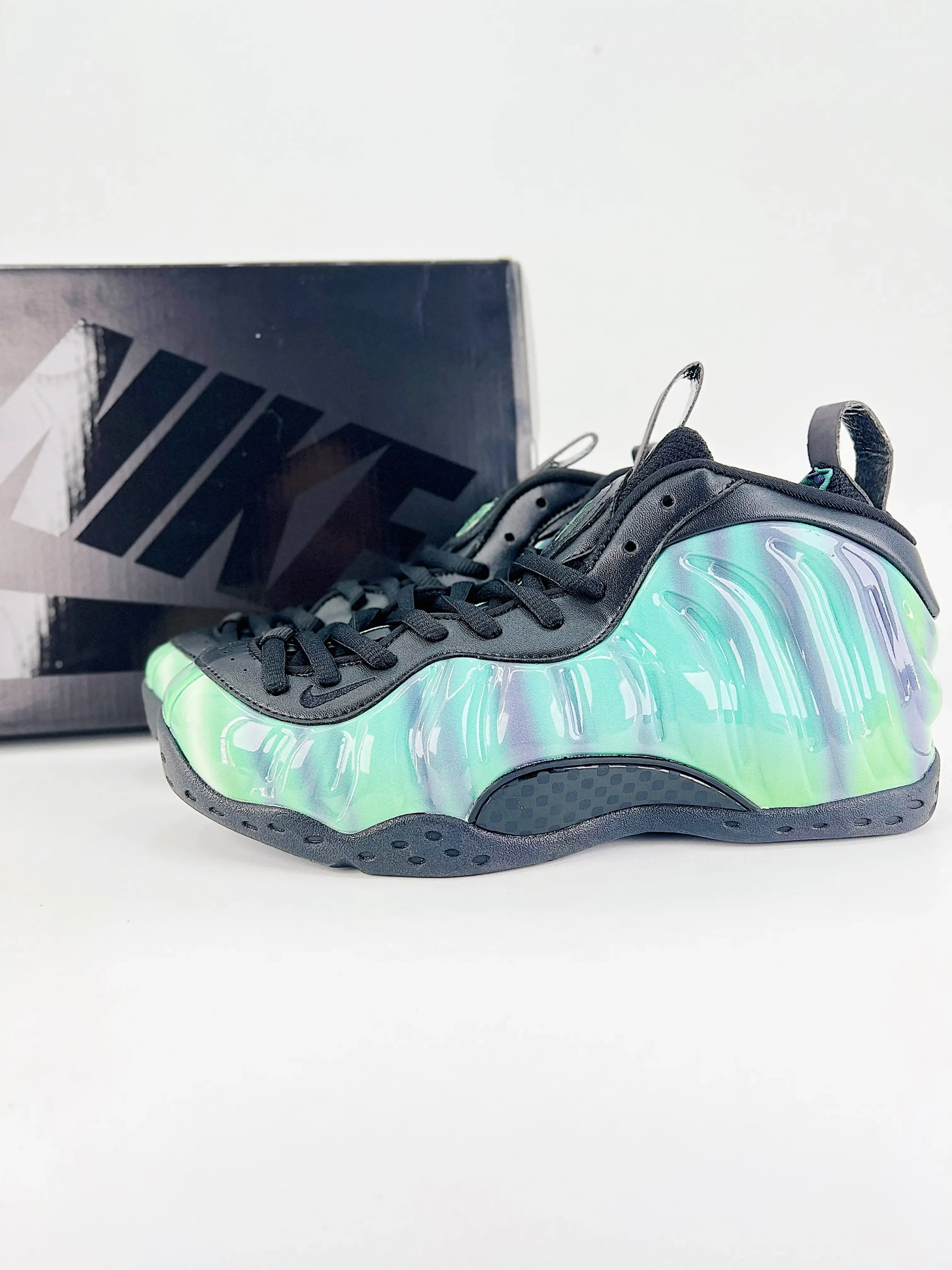 Nike Foam One Spray Bubble Assist