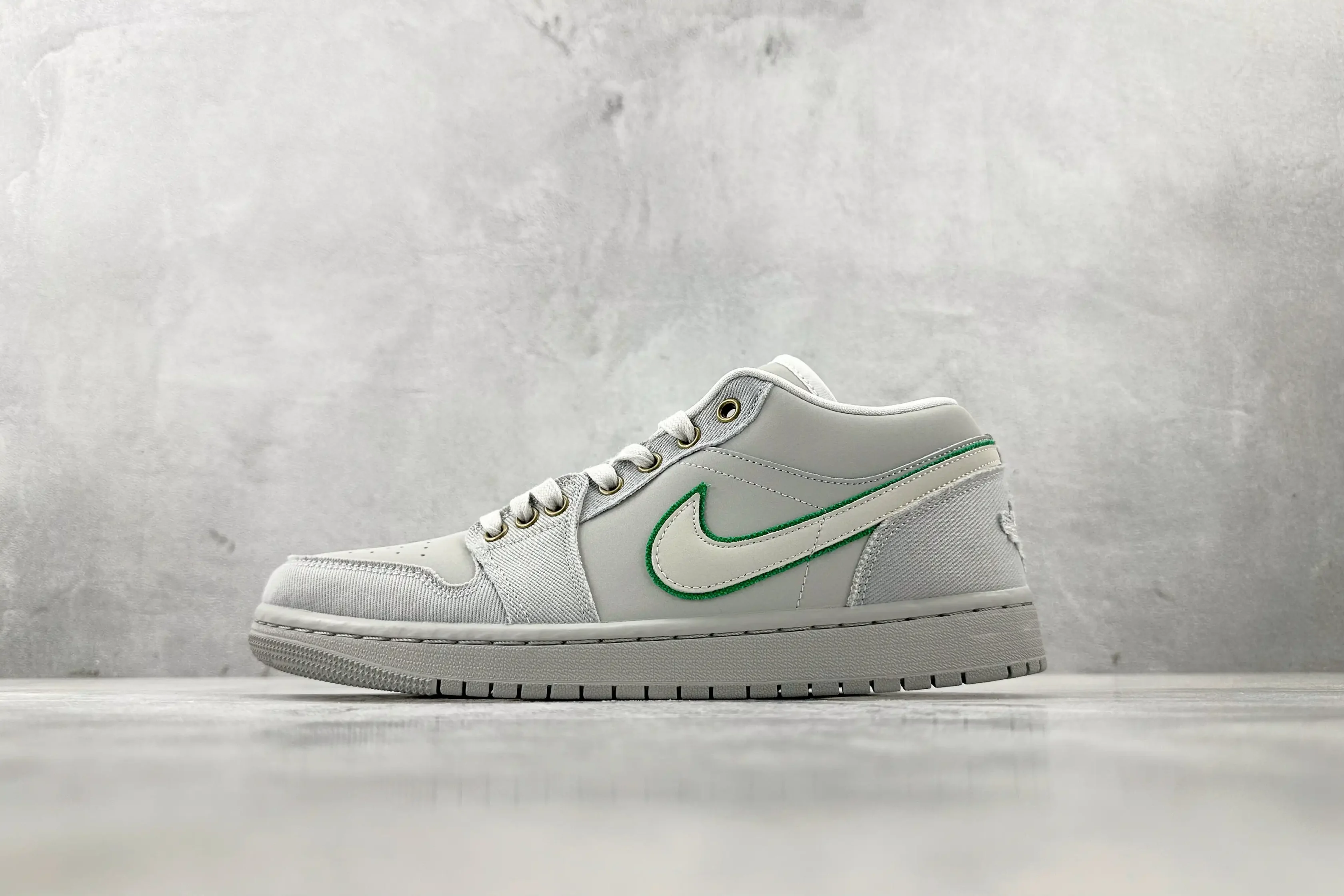 Jordan 1 Low SE Distressed Light Smoke Grey