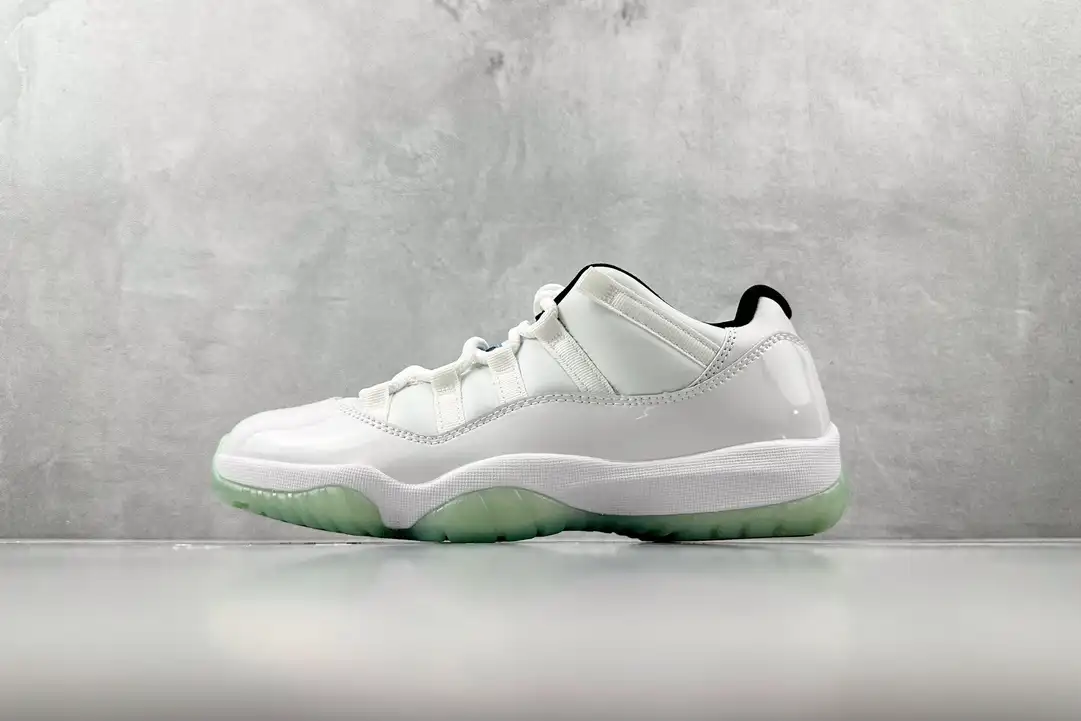 Jordan 11 Retro Low Iegend Blue