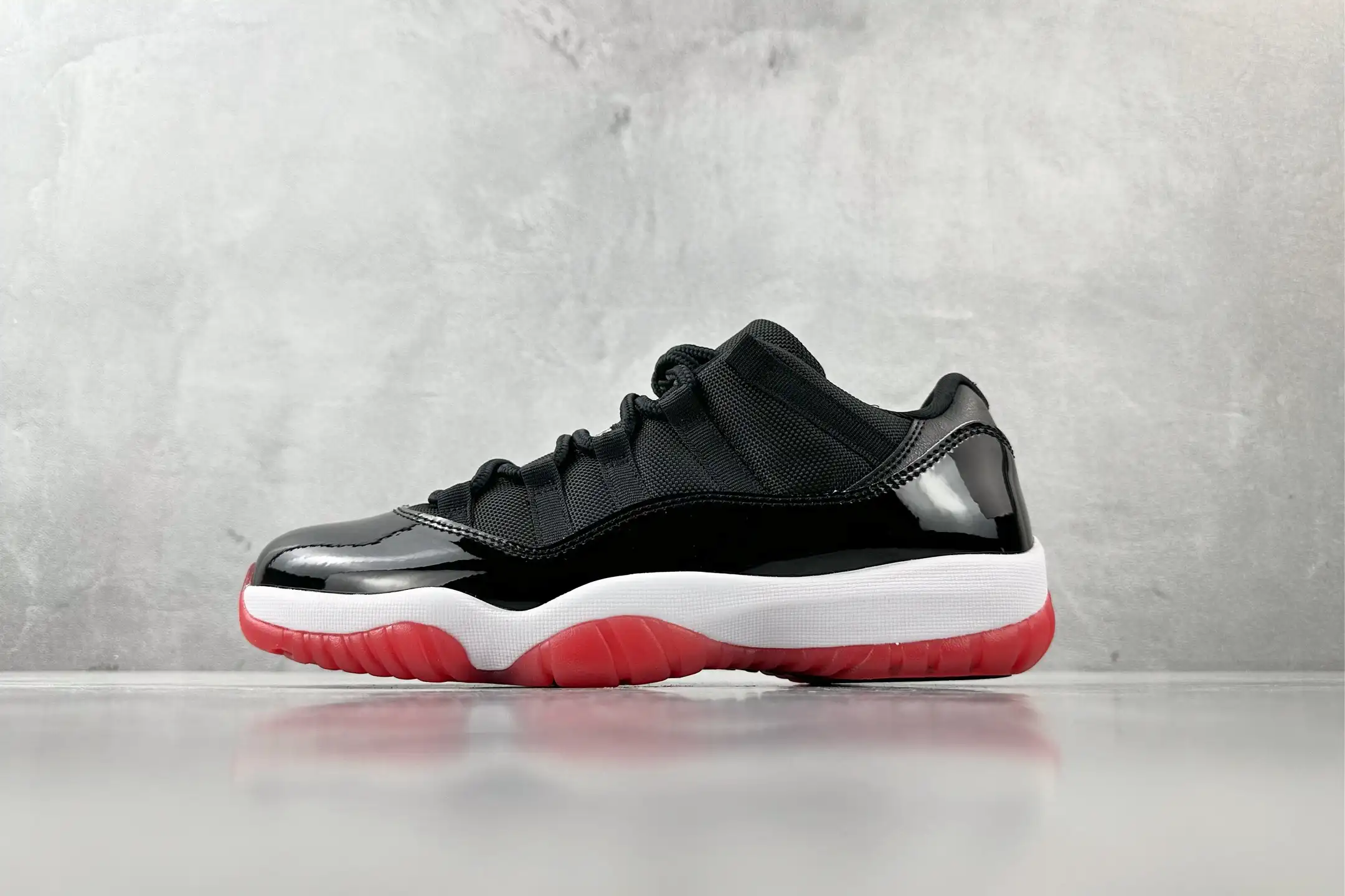 Jordan 11 Retro Low Bred (2025)