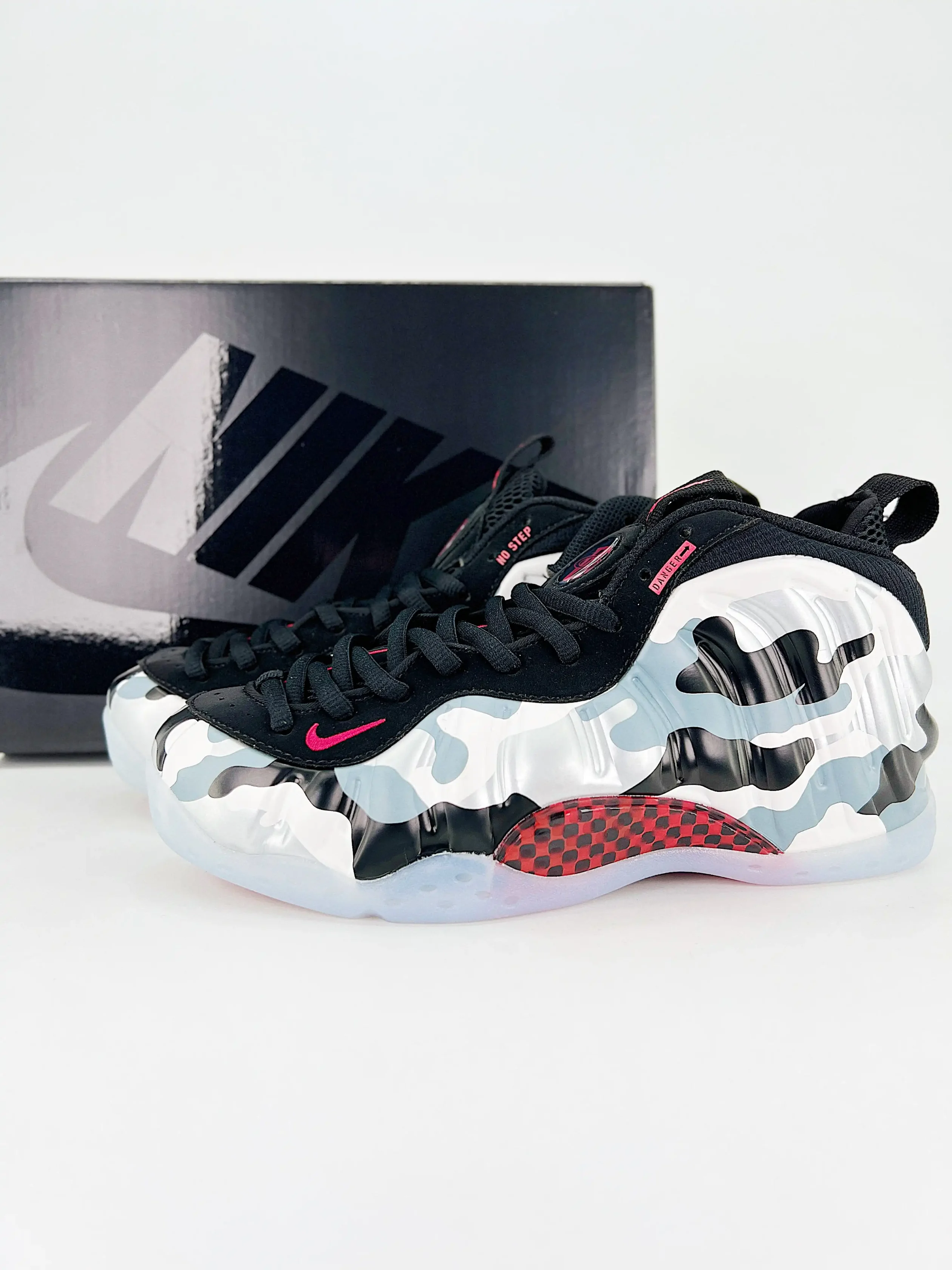 NIKE AIR FOAMPOSITE ONE