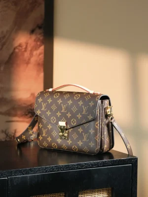 Louis Vuitton Pochette Métis 26 M41488 brown monogram coated canvas leather bag with gold hardware