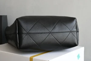 Chanel Classic Flap Bag Medium Black lamb leather quilted design handbag