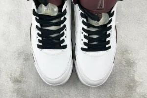 Nike Air Jordan 4 Retro White Black Leather sneakers with black laces and translucent tongue lace locks