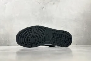 Nike Jordan 1 Retro High OG 555088-010 black outsole rubber material sneakers