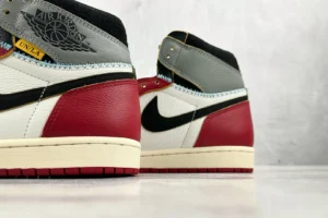 Nike Jordan 1 Retro High OG 555088-061 Black Toe white red gray leather sneakers