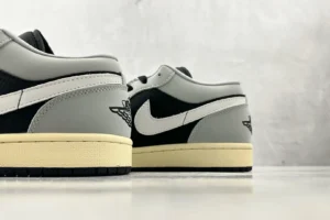 Nike Jordan 1 Low OG Style 553558-037 black/sail/grey cow leather sneakers with vintage sole