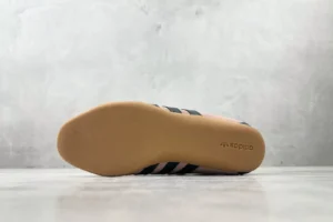 Adidas Samba sneakers pink black leather gum rubber sole shoes bottom view