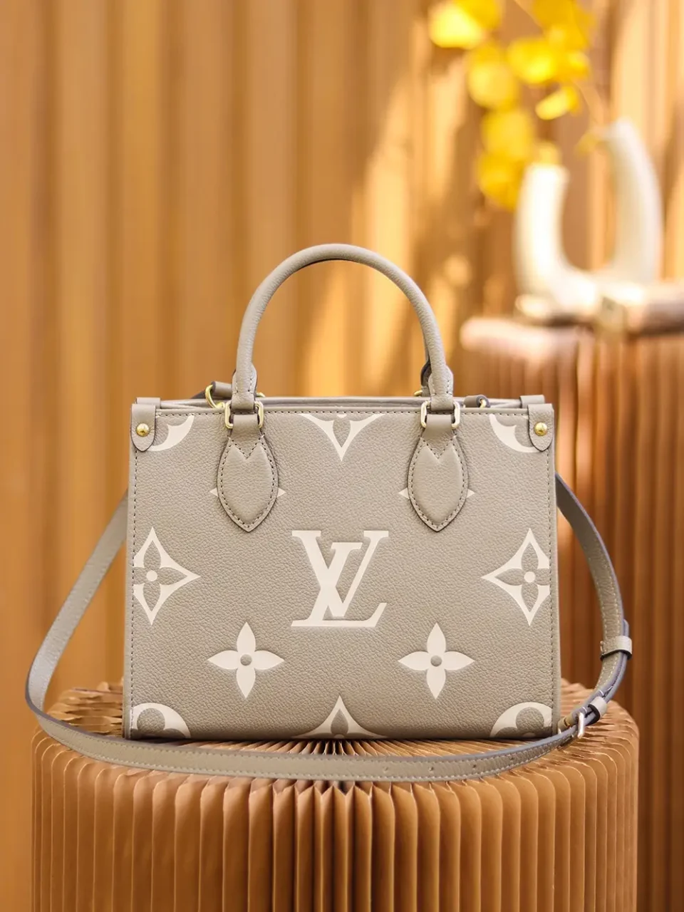 Louis Vuitton OnTheGo GM beige white monogram canvas leather tote bag with top handles and shoulder strap