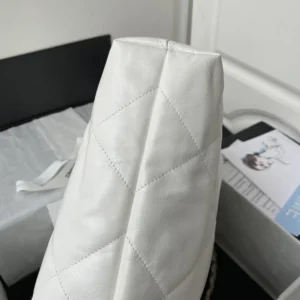 Chanel Classic Flap Bag medium white quilted lambskin leather with chain strap detail