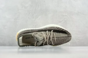 Adidas Yeezy Boost 350 V2 Earth colorway Primeknit fabric sneakers with ribbed rubber sole