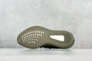 Adidas Yeezy Boost 350 V2 Sulfur reflective primeknit sneakers with rubber sole and boost cushioning