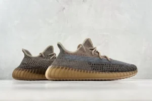 Adidas Yeezy Boost 350 V2 Tail Light brown Primeknit sneakers gum sole