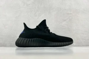 Adidas Yeezy Boost 350 V2 black colorway knitted fabric sneakers with ribbed sole