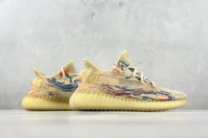 Adidas Yeezy Boost 350 V2 Mono Clay multicolor Primeknit sneakers with semi-translucent rubber sole