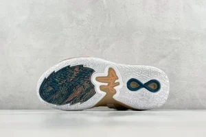 Nike Kyrie 8 Infinity EP sneaker sole featuring unique traction pattern and logo, designed for basketball performance and style.
