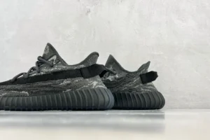 Adidas Yeezy Boost 350 V2 Black Static gray Primeknit sneakers with ribbed black rubber sole