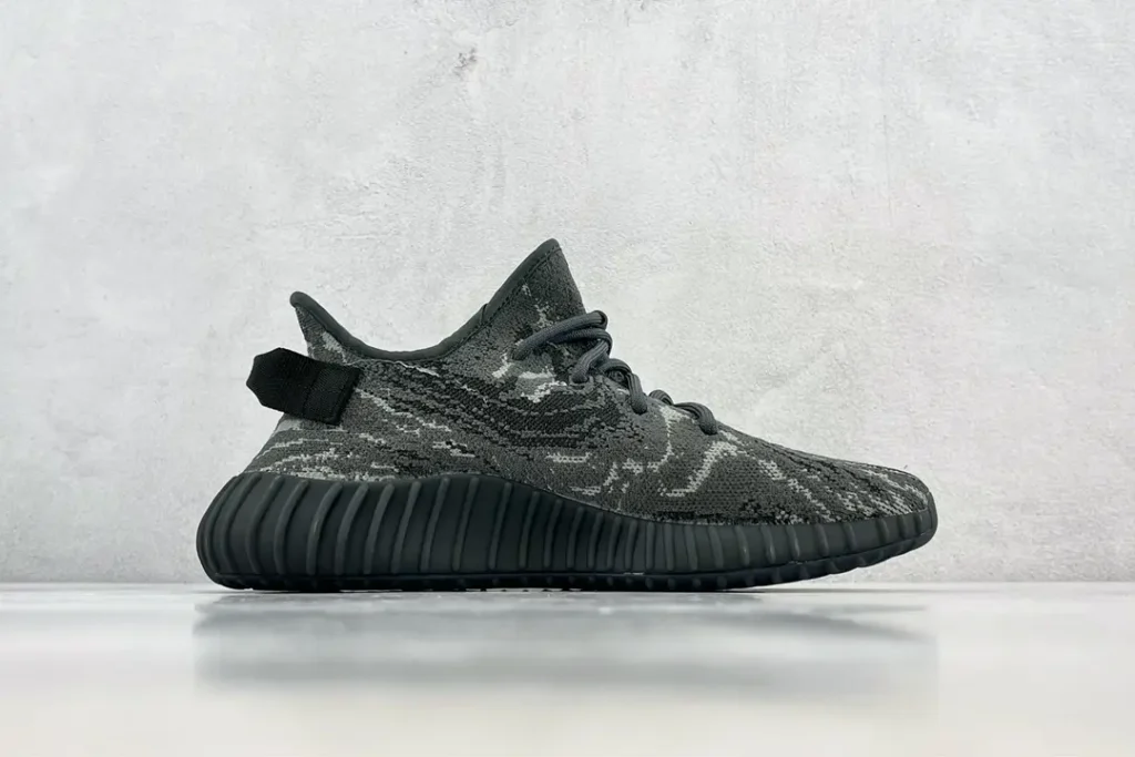 Adidas Yeezy Boost 350 V2 Black Static reflective knit fabric sneakers