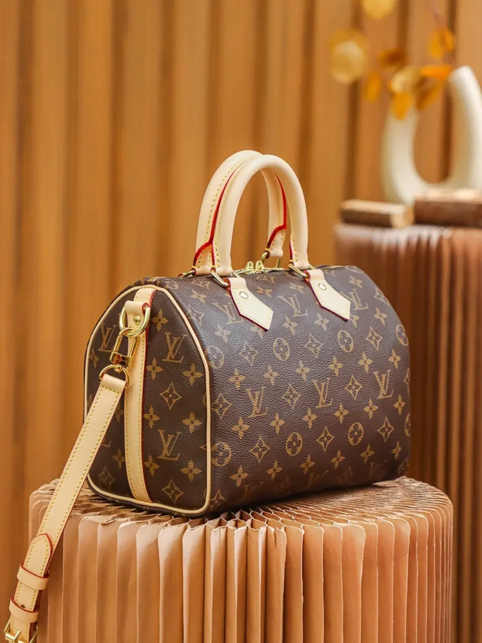 Louis Vuitton Speedy 25 M41109 brown monogram canvas handbag with beige leather handles and gold hardware