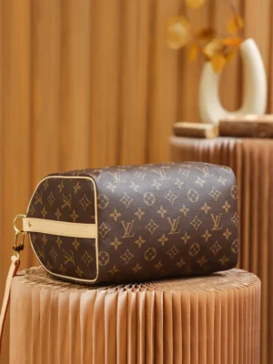 Louis Vuitton Toiletry Pouch 26 M47524 brown monogram coated canvas leather trim cosmetic bag