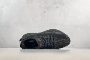 Adidas Yeezy Boost 350 V2 Carbon black grey primeknit sneakers with reflective laces