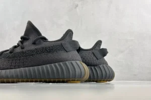 Adidas Yeezy Boost 350 V2 black grey Primeknit sneakers gum sole rubber