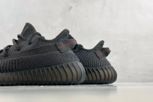Adidas Yeezy Boost 350 V2 black red Primeknit breathable lightweight sneakers