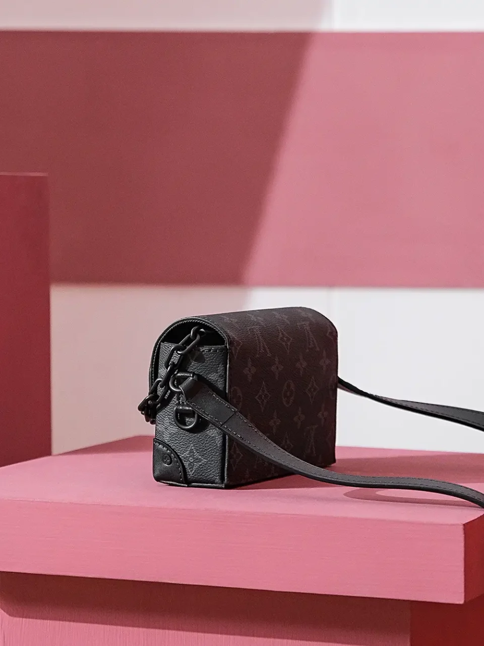 Louis Vuitton Pochette Métis Mini bag black monogram canvas leather trim with shoulder strap