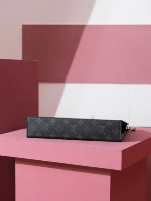 Louis Vuitton Pochette Toiletry 26 M47542 black monogram canvas clutch bag leather trim