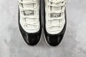 Nike Jordan 11 Retro Concord Style 378037-100 white/black patent leather sneakers