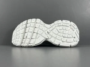 Nike Vaporfly Next% 2 Style DV8030-100 white rubber sole running sneaker outsole detail