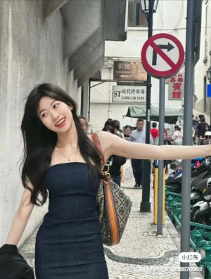 Tory Burch tote bag medium beige black logo canvas brown leather straps