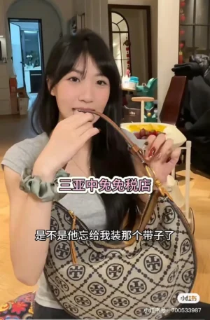 Tory Burch tote bag beige black logo canvas brown leather strap shoulder bag