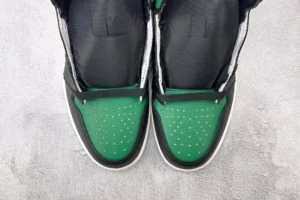 Nike Jordan 1 Retro High OG Pine Green Style 555088-030 green black white leather sneakers