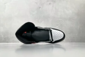 Nike Jordan 1 Retro High OG 555088-010 black/white leather basketball sneaker top view