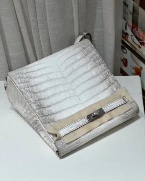Kelly Himalayan Silver Buckle handbag made of Nile crocodile leather, showcasing pure hand sewing and a luxurious design.